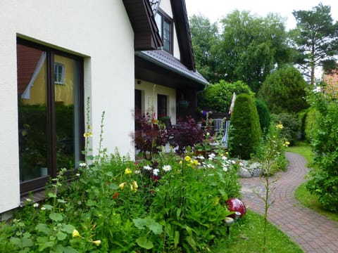 Property building, Garden, Balcony/Terrace