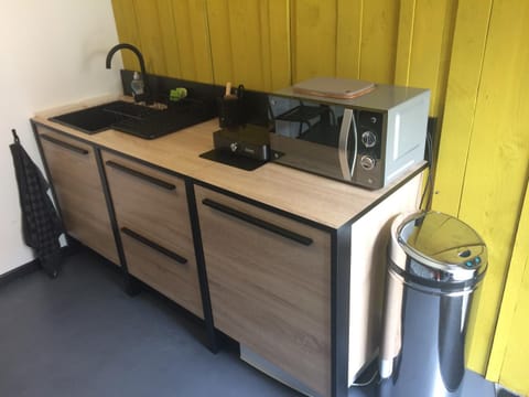 Kitchen or kitchenette