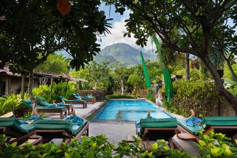 Swimming pool