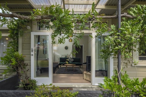Patio, Facade/entrance