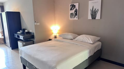 Bed, Photo of the whole room, Bedroom