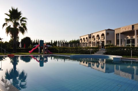 Swimming pool, Swimming pool