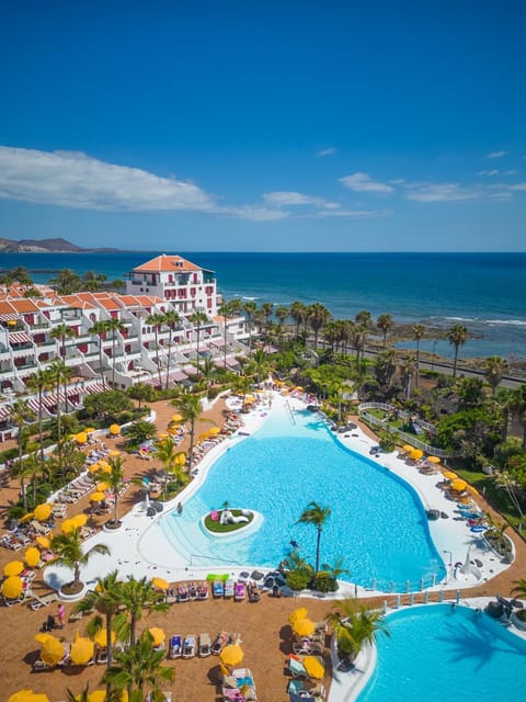 Property building, Beach, Swimming pool