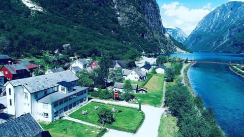 Property building, Bird's eye view, View (from property/room), Garden view, Mountain view, Street view