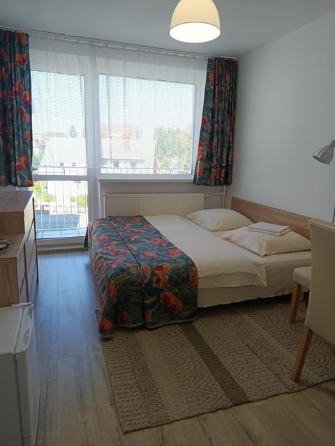 Bed, Photo of the whole room, towels