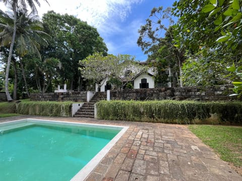 Property building, Garden, Garden view, Pool view, Swimming pool
