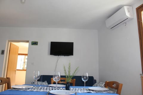 TV and multimedia, Dining area