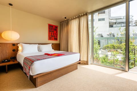 Bed, View (from property/room), Bedroom, Garden view