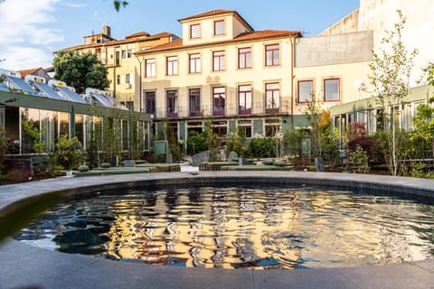 Property building, Garden, Swimming pool