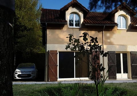 Suite indépendante de 66m2 tout confort et calme House in Villefranche-de-Rouergue