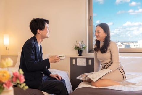 Bed, People, Photo of the whole room, Bedroom, Guests