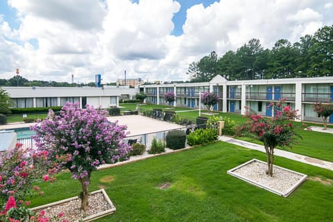 Property building, Day, On site, Pool view, Area and facilities, Swimming pool, Swimming pool, Time of day