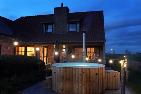 Florentinus met hottub, afgesloten tuin en overdekt terras House in Flanders