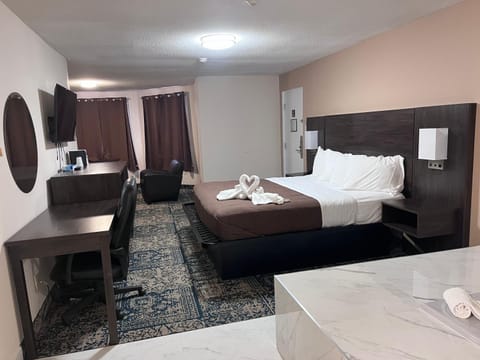 Falls Lodge & Suites Hotel in Niagara Falls