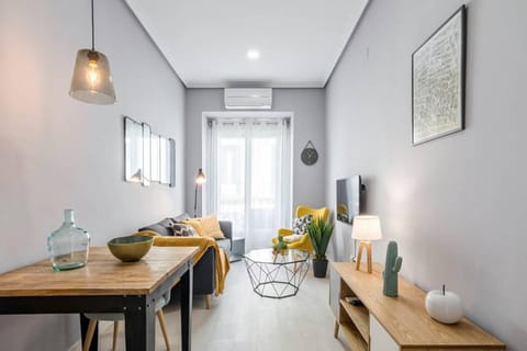 Living room, Seating area, Dining area, Street view