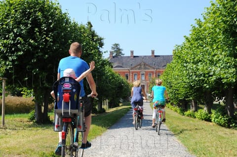 Neighbourhood, Natural landscape, Activities, Cycling
