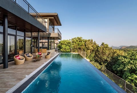 Property building, Patio, Day, Natural landscape, View (from property/room), Balcony/Terrace, Mountain view, Pool view, Swimming pool, sunbed
