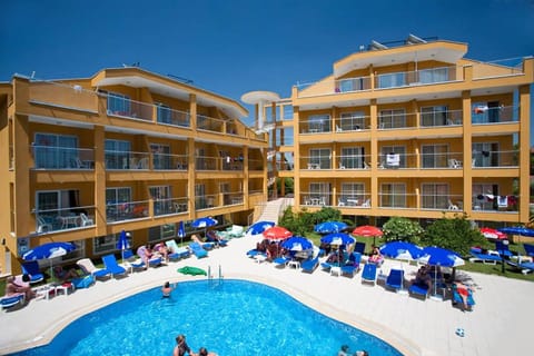 Property building, Restaurant/places to eat, Spring, Off site, Summer, Aqua park, Evening entertainment, Evening entertainment, On site, Pool view, Shopping Area, Swimming pool, Location, cot, Family