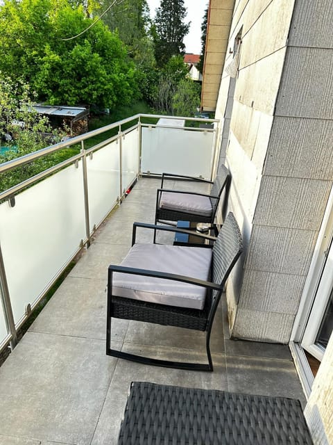 View (from property/room), Balcony/Terrace, Seating area