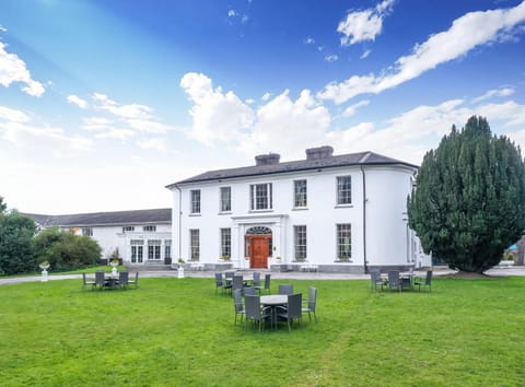 Property building, Day, Natural landscape, Garden, Garden view, Breakfast