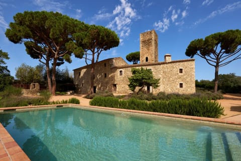 Property building, Day, Garden, Garden view, Landmark view, Pool view, Swimming pool