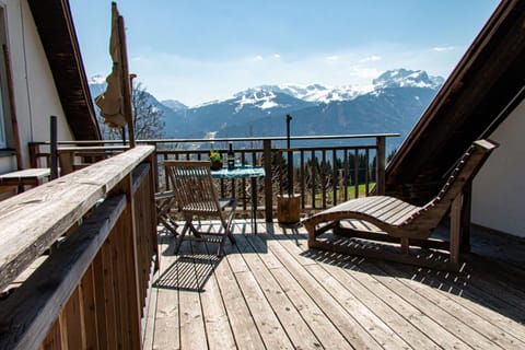 Balcony/Terrace, Mountain view
