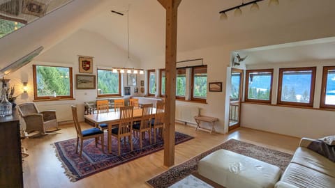 View (from property/room), Balcony/Terrace, Living room, Meeting/conference room, Mountain view