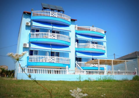 Property building, Breakfast