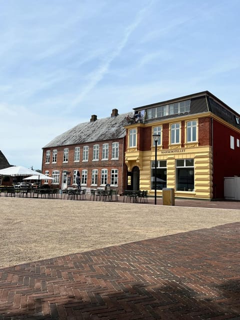 Property building, Neighbourhood