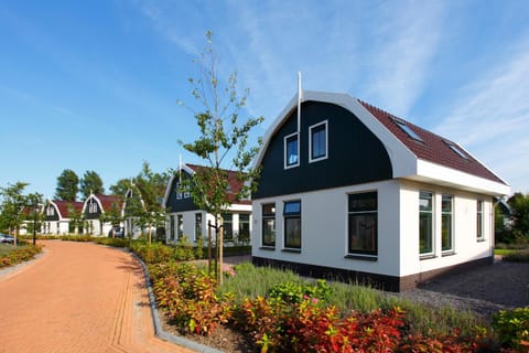 Facade/entrance, Area and facilities