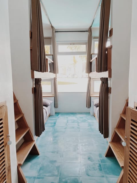 Photo of the whole room, bunk bed