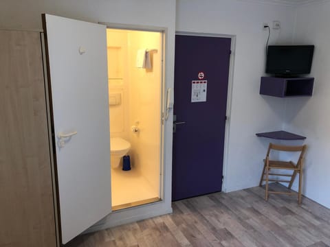 Toilet, Bathroom, TV and multimedia