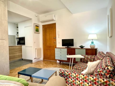 Communal lounge/ TV room, TV and multimedia, Kitchen or kitchenette, Living room, Seating area