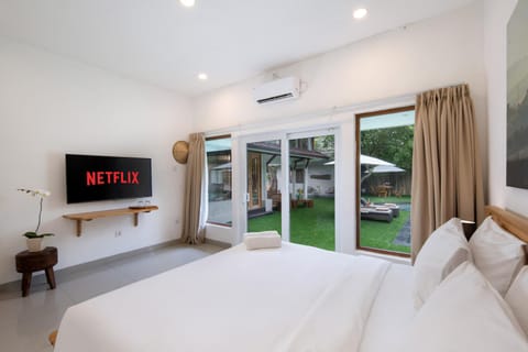 Bed, TV and multimedia, Bedroom, air conditioner