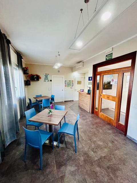 Restaurant/places to eat, Area and facilities