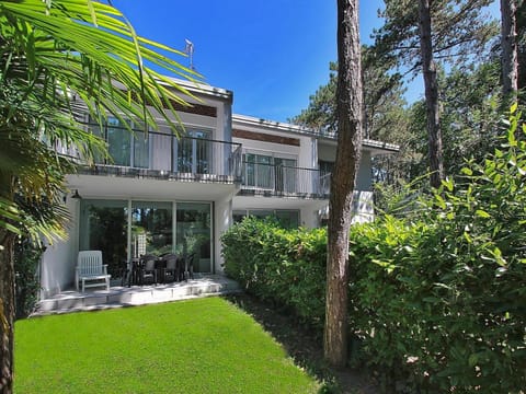 Property building, Garden, Garden view