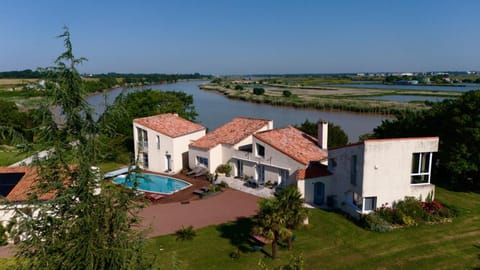 Property building, Bird's eye view, Garden view, Landmark view, Pool view, River view