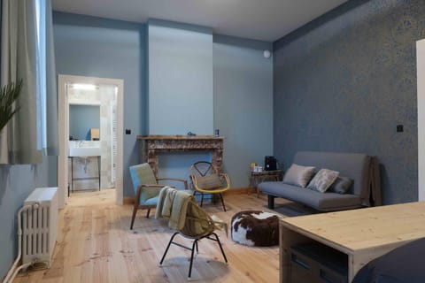 Living room, Seating area