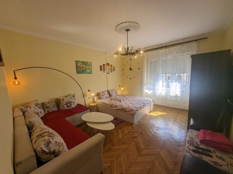 Bed, TV and multimedia, Living room, Photo of the whole room, Seating area, Bedroom, wardrobe