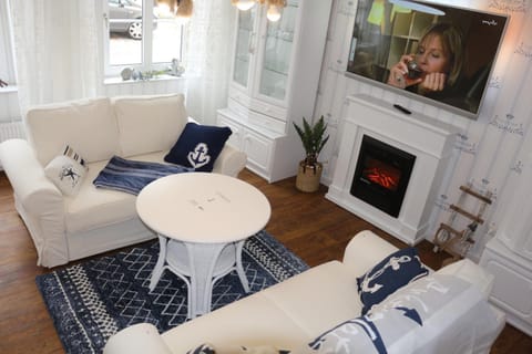 Living room, Photo of the whole room