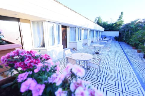 Property building, Balcony/Terrace, Seating area
