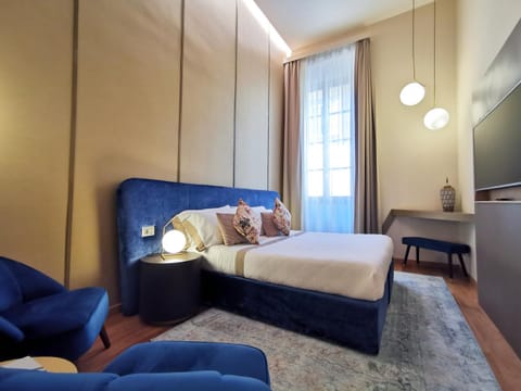Bed, TV and multimedia, Living room, Photo of the whole room, Bedroom