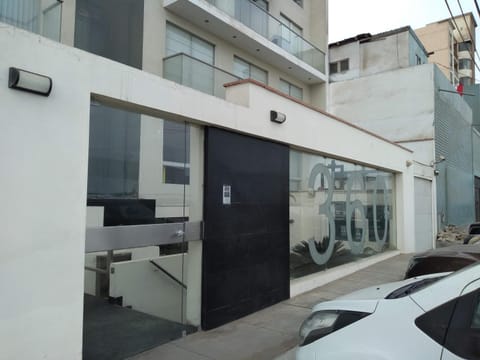 Facade/entrance