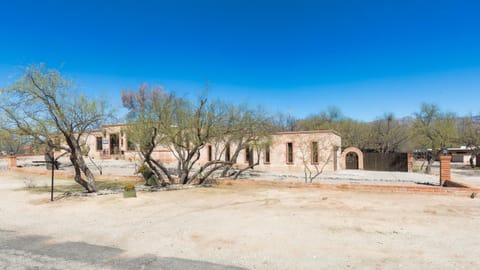 Rancho Bonito House in Catalina Foothills