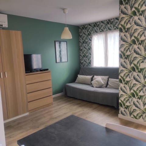 la Villa rouge Ardèche "le lavandin" House in Provence-Alpes-Côte d'Azur