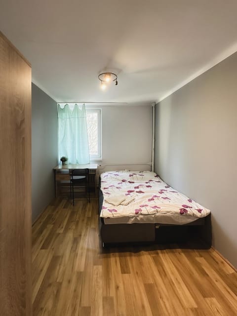 Bed, Photo of the whole room, towels, wardrobe