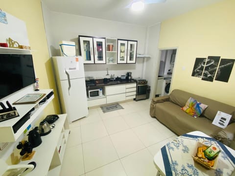 TV and multimedia, Coffee/tea facilities, Kitchen or kitchenette, Living room, Seating area, Dining area, oven, stove, toaster
