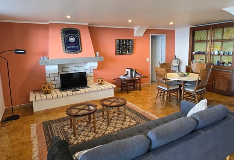 TV and multimedia, Living room, Seating area