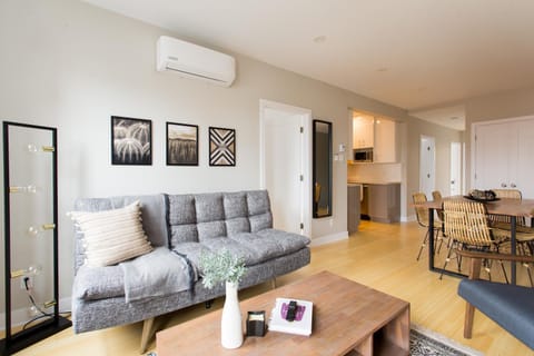 Kitchen or kitchenette, Living room, Seating area, Dining area, air conditioner