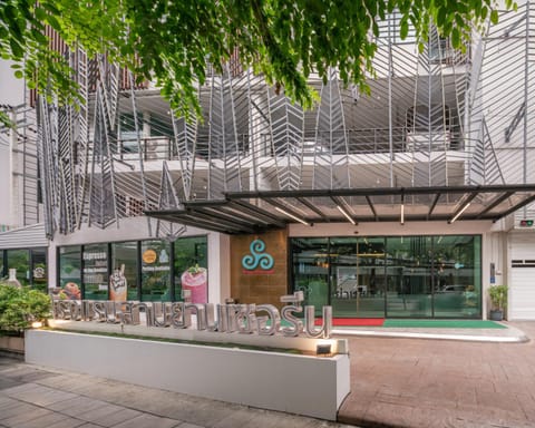Property building, Day